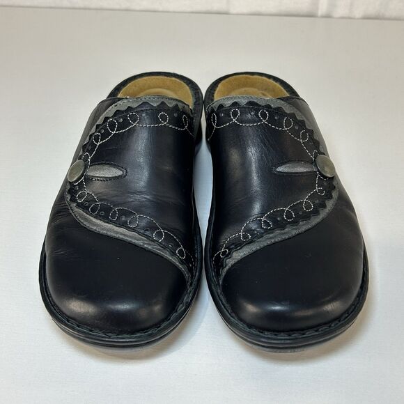 Naot Encore Women's embroidered Detail Clogs Mule Black Size: US Size 6 EU 37 - Picture 2 of 6